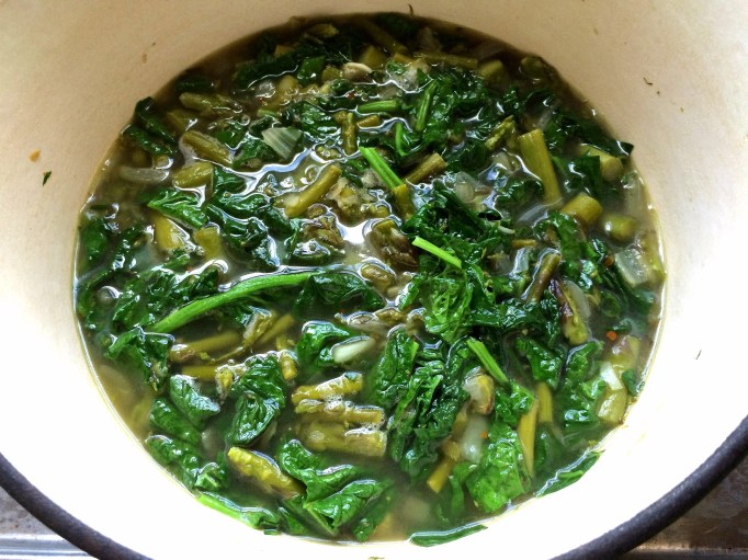 Creamy (vegan) Asparagus Soup with Shiitake “Croutons”